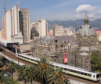 1200px-Metro_de_Medellín,_Colombia (1)