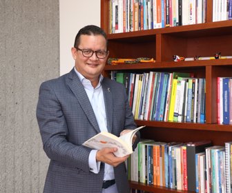 foto padre Harold para columna de opinión