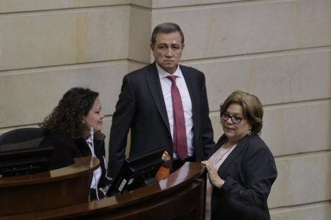 Macías