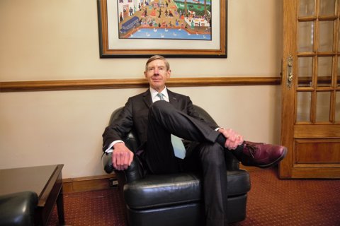 Bruce-Mcewen-Consultor-internacional-de-firmas-LR-5-1-AL-LA-LA