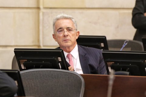Alvaro Uribe Vélez, senador