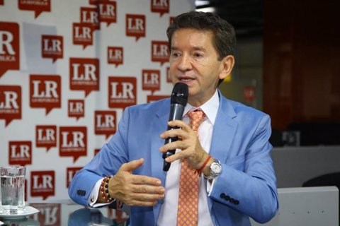 LUIS-PEREZ-GUTIERREZ_GOBERNADOR-DE-ANTIOQUIA_LR_INSIDE-11