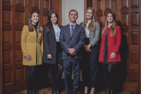 Laura Rodríguez (Asociada) Manuela Jaramillo (Asociada) Santiago Arbouin (Socio) Natalia Recio (Asociada) y Francia Madero (Paralegal) (1)