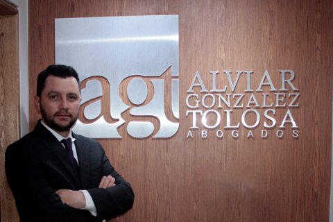 Nicolas Alviar al