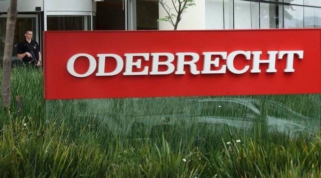 Policial federal em frente sede da Odebrecht em São Paulo