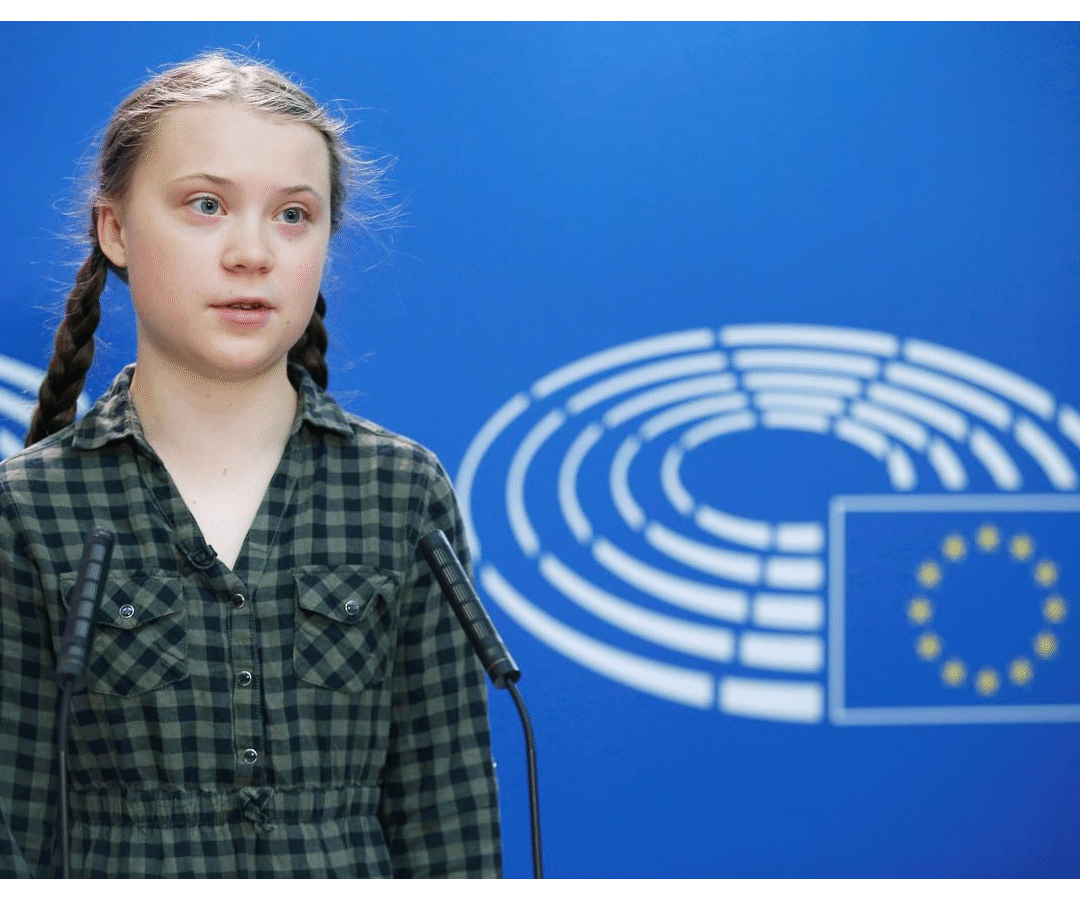 Joven activista climática sueca llega a Nueva York en barco para cumbre de la ONU