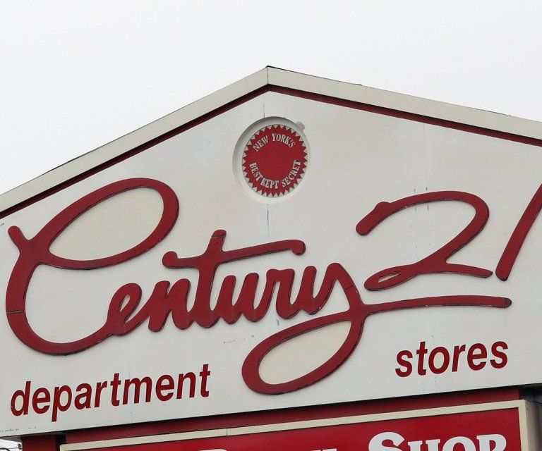 New York Century 21 department store chain files for bankruptcy and closes stores